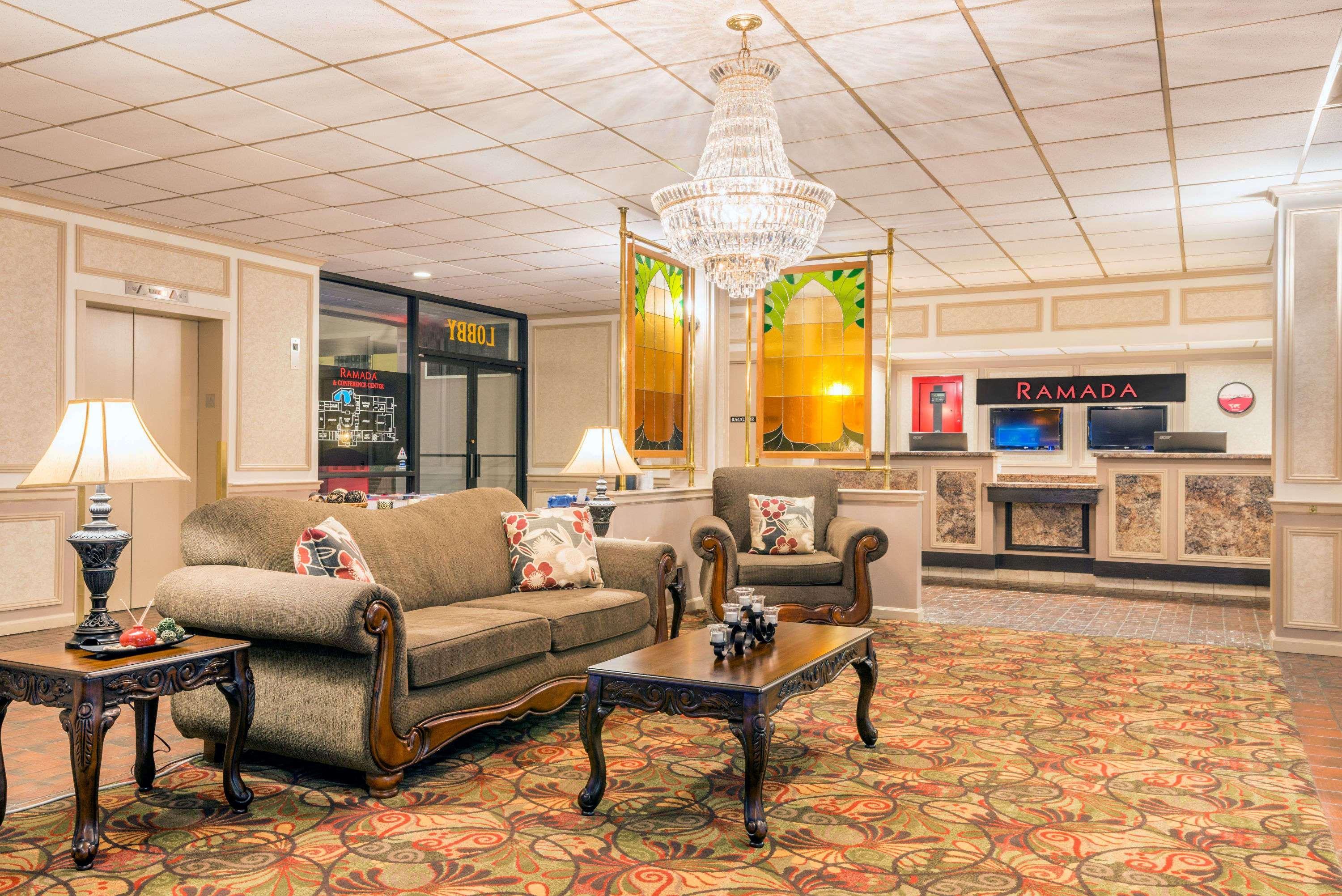 รามาดา โฮเต็ล แอนด์ คอนเฟอเรนซ์ เซ็นเตอร์ บาย วินด์แฮม เพนต์สวิลล์ Hotel Paintsville ภายนอก รูปภาพ