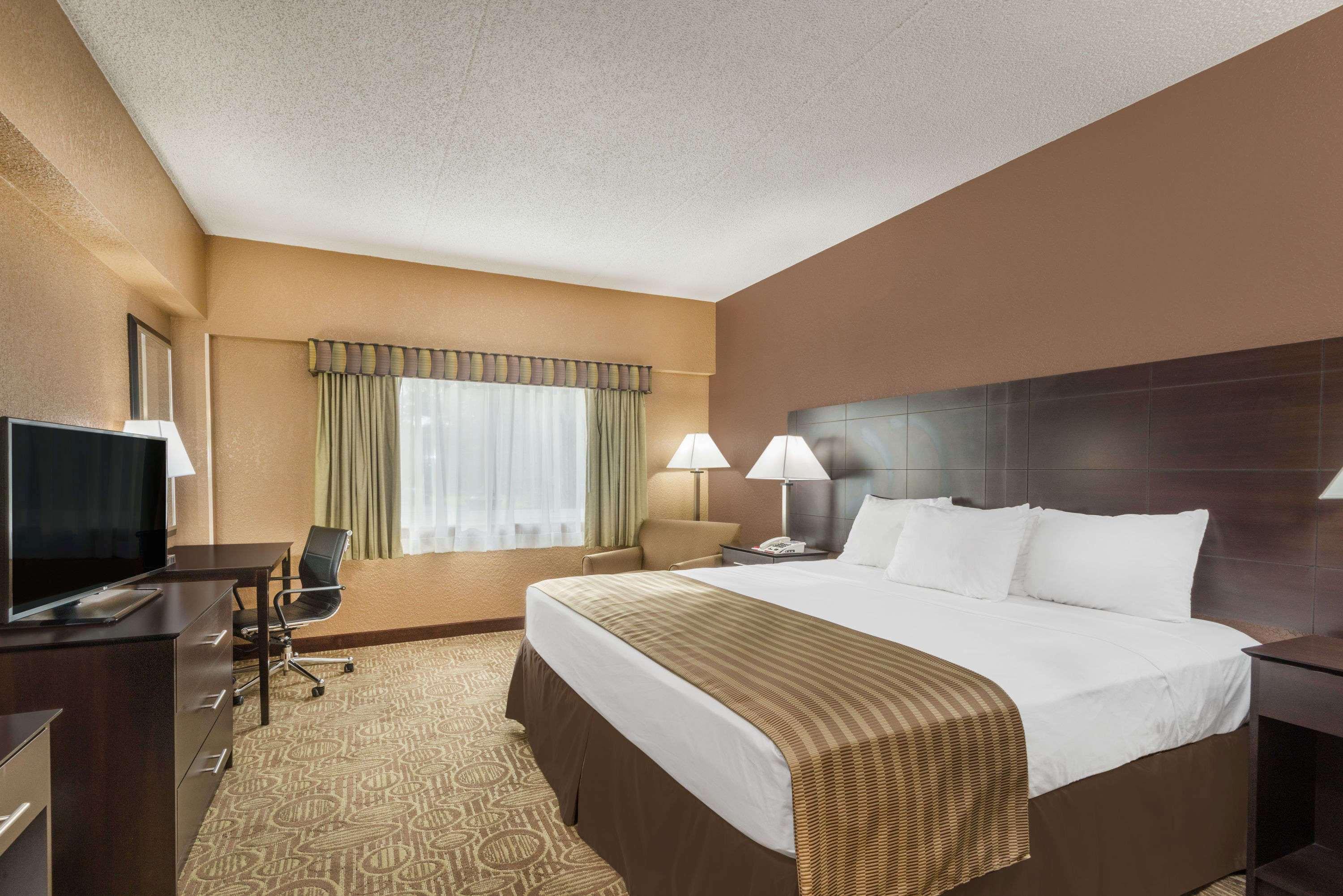 รามาดา โฮเต็ล แอนด์ คอนเฟอเรนซ์ เซ็นเตอร์ บาย วินด์แฮม เพนต์สวิลล์ Hotel Paintsville ภายนอก รูปภาพ